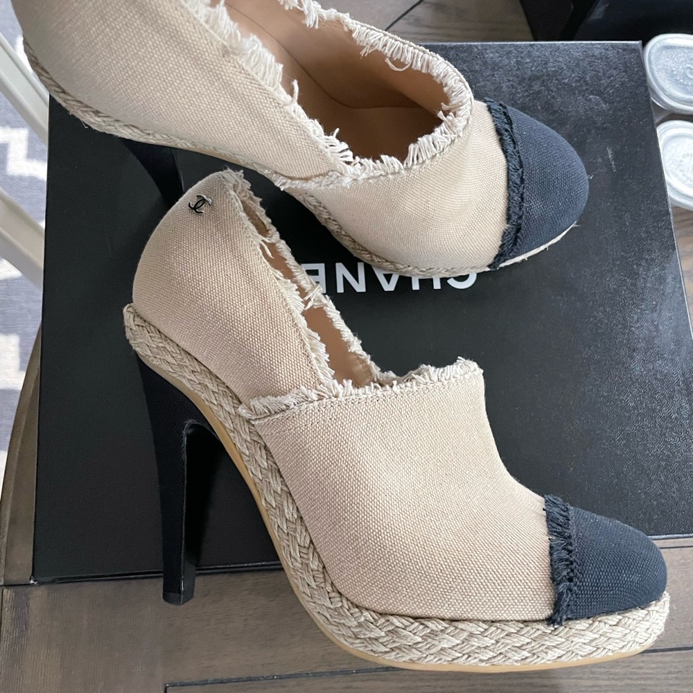 Chanel Interlocking logo pumps. Barely worn.